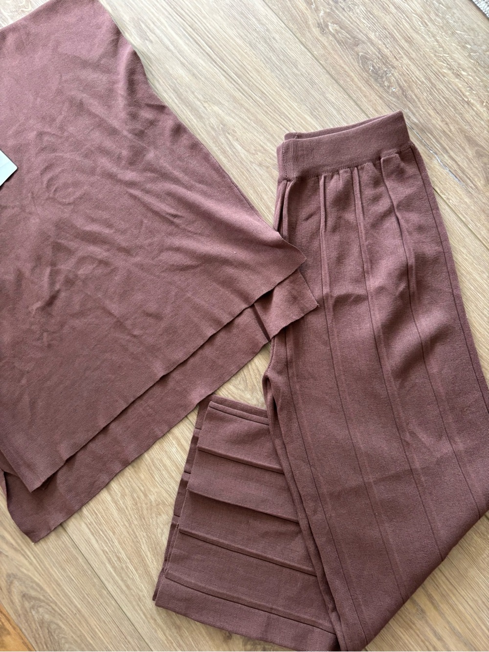 New Cozy Two-Piece Knit Set in Chocolate Brown - Picture 2 of 4